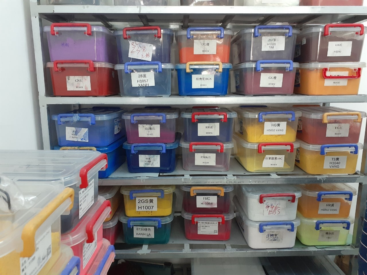 Hạt nhựa màu có những ưu điểm gì